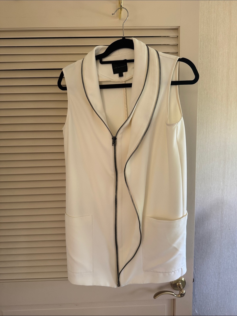 Hotel Particulier Zip-Front Vest in Cream